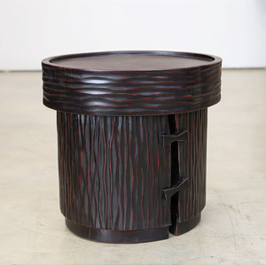 Cayo Low  Table S01
19 x 17 x 18 H inches
Black lacquer with red undertones